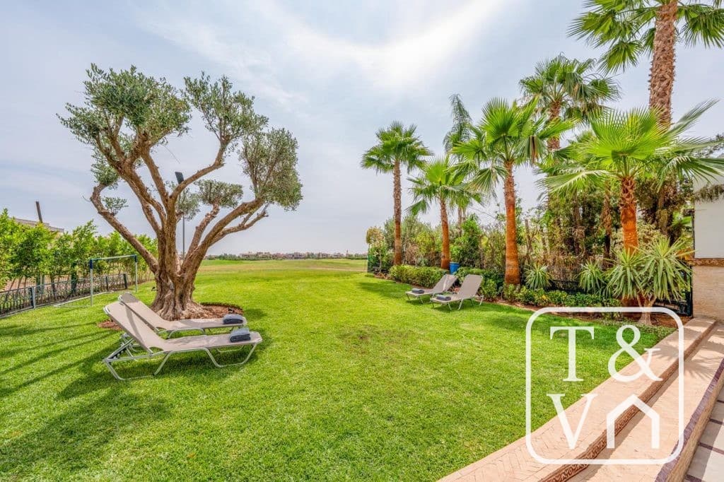 VILLA FRONT DE GOLF A MARRAKECH– 5 chambres, piscine chauffée, meublée