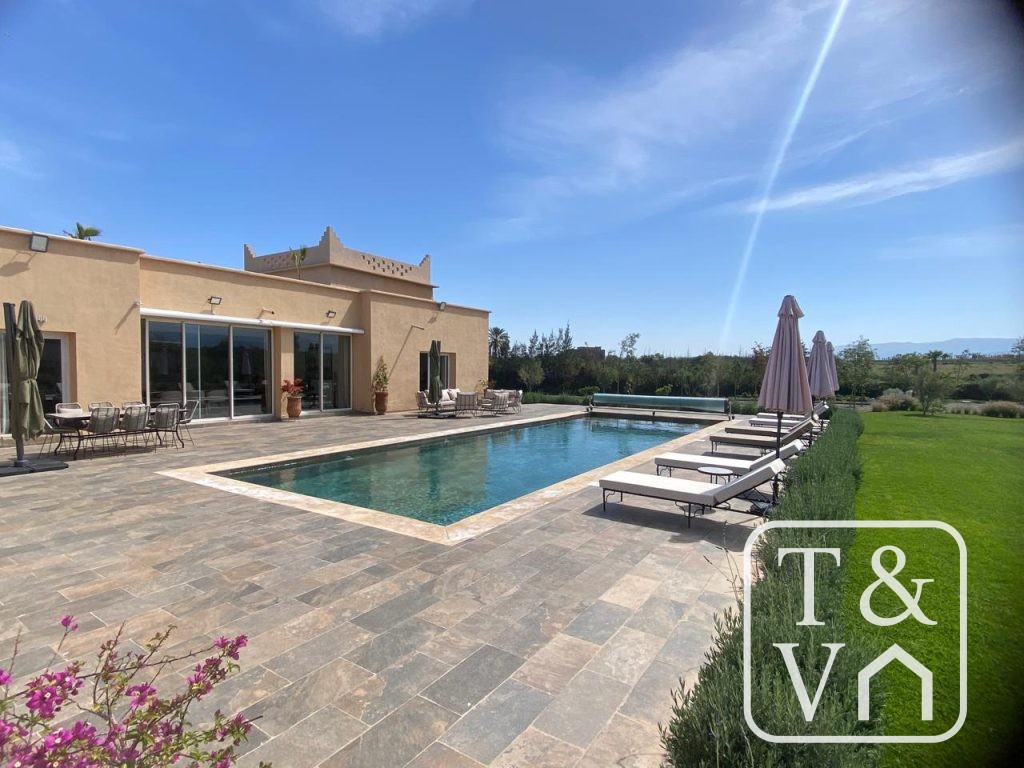 Villa de prestige à vendre — Route de l&rsquo;Ourika, Marrakech — 450 m² / 5 888 m², 4 chambres, piscine 16 m, 28 panneaux solaires, vue Atlas — domaine privé 6 villas