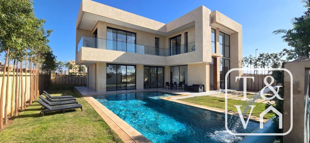 Villa contemporaine neuve à vendre à Annakhil, Marrakech — Route de Fès