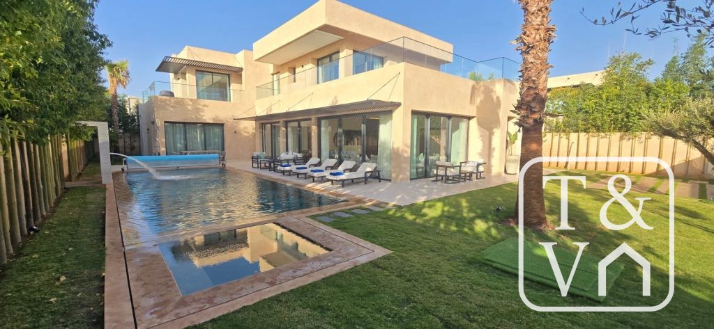 Villa Contemporaine de Prestige Vendue Meublée au sein d’une Résidence Golfique à Marrakech