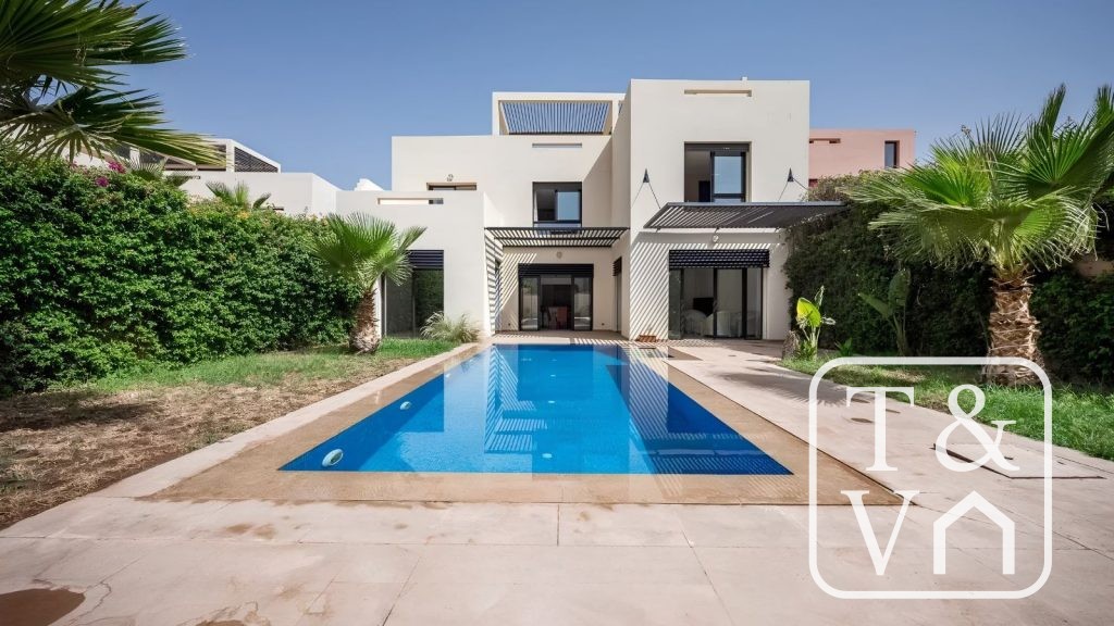 Villa à Vendre 254 m² dans un Domaine Golfique Sécurisé à Marrakech | Vue Atlas & Piscine Privée